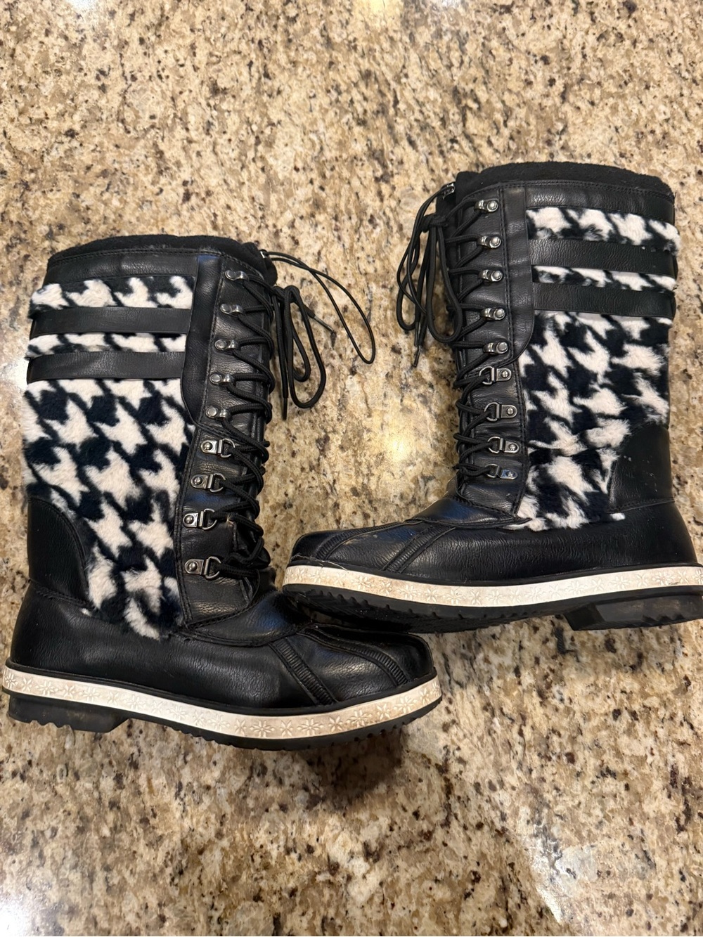 🖤Sz8.5 Justfab Esabell Faux Fur Black & White Boots🖤